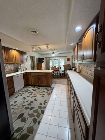 1602 S Eugene Lane, Marion, IL 62959