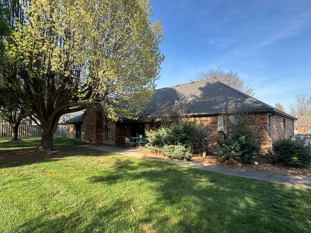 1602 S Eugene Lane, Marion, IL 62959