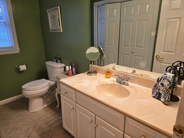 13 Quail Hollow Cir, Sandwich, MA 02563