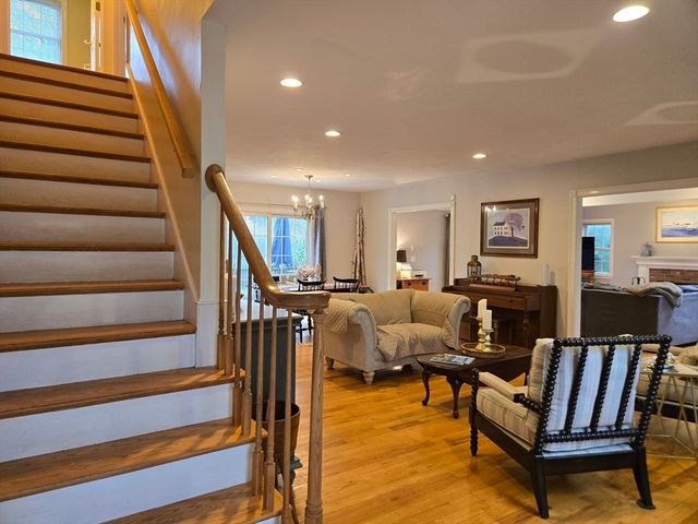 13 Quail Hollow Cir, Sandwich, MA 02563