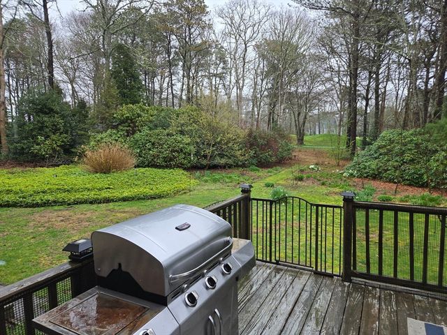 13 Quail Hollow Cir, Sandwich, MA 02563