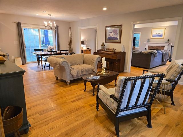13 Quail Hollow Cir, Sandwich, MA 02563