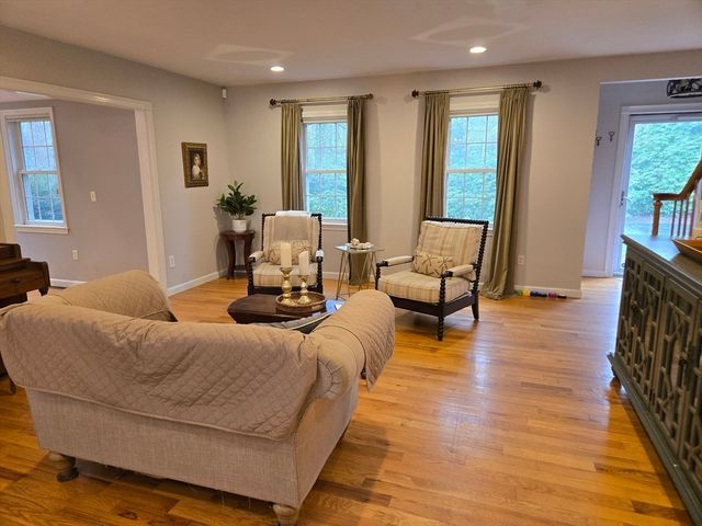 13 Quail Hollow Cir, Sandwich, MA 02563