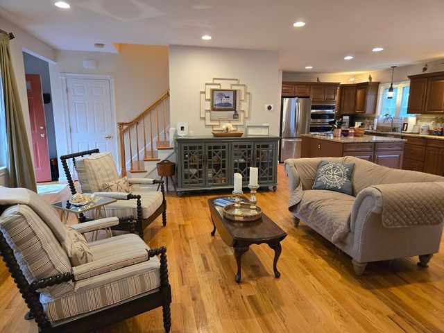 13 Quail Hollow Cir, Sandwich, MA 02563