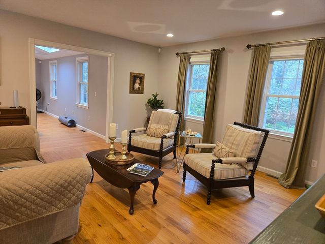 13 Quail Hollow Cir, Sandwich, MA 02563