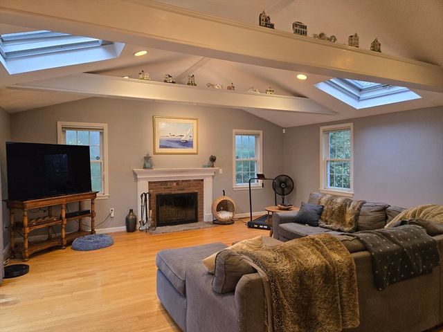 13 Quail Hollow Cir, Sandwich, MA 02563