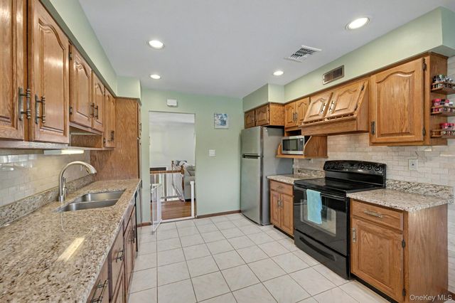 4 Basill Lane, East Northport, NY 11731