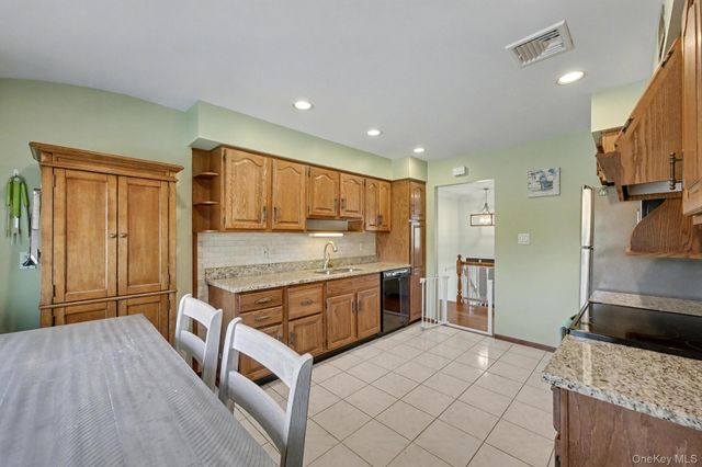 4 Basill Lane, East Northport, NY 11731