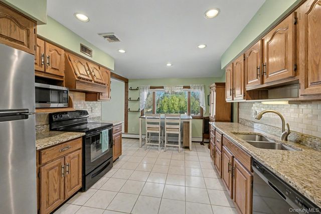 4 Basill Lane, East Northport, NY 11731