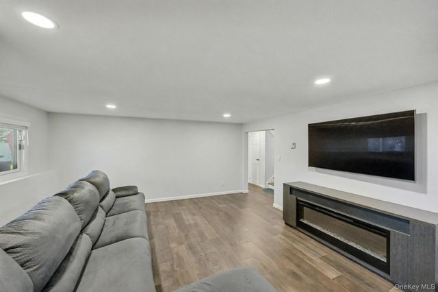 4 Basill Lane, East Northport, NY 11731