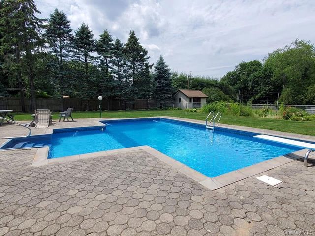 4 Basill Lane, East Northport, NY 11731