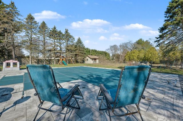 4 Basill Lane, East Northport, NY 11731