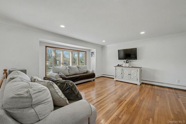 4 Basill Lane, East Northport, NY 11731