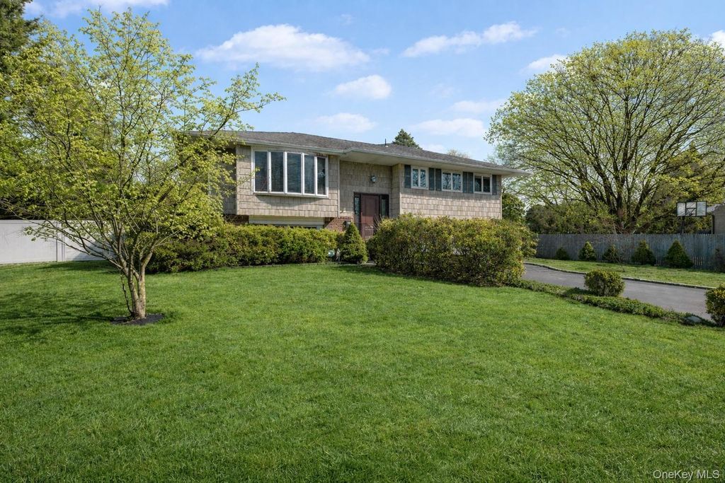 4 Basill Lane, East Northport, NY 11731