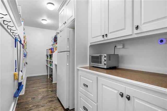 9600 W 164th Street, Overland Park, KS 66085