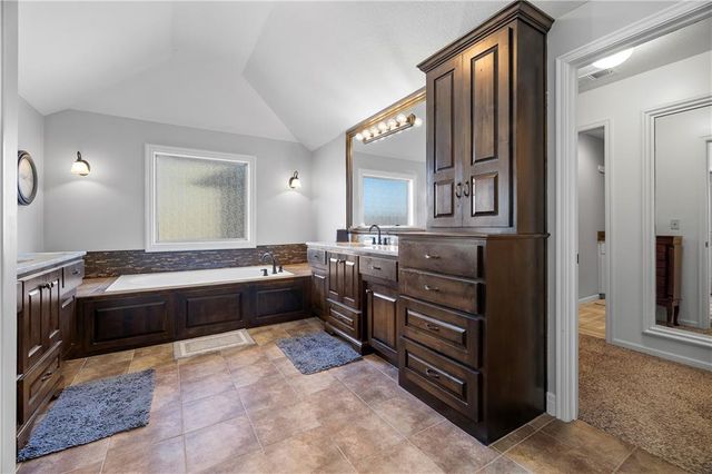 9600 W 164th Street, Overland Park, KS 66085