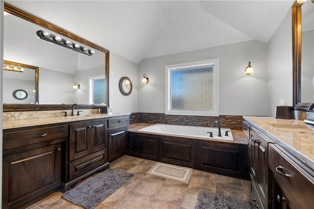 9600 W 164th Street, Overland Park, KS 66085