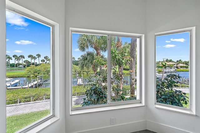 802 Captains Way, Jupiter, FL 33477