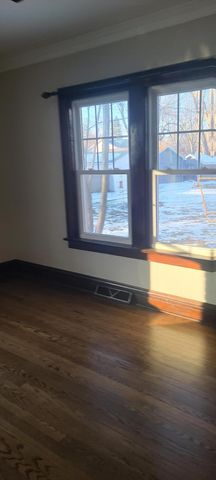 669 S 2nd Street, Chesterton, IN 46304