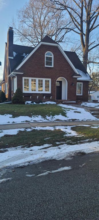 669 S 2nd Street, Chesterton, IN 46304