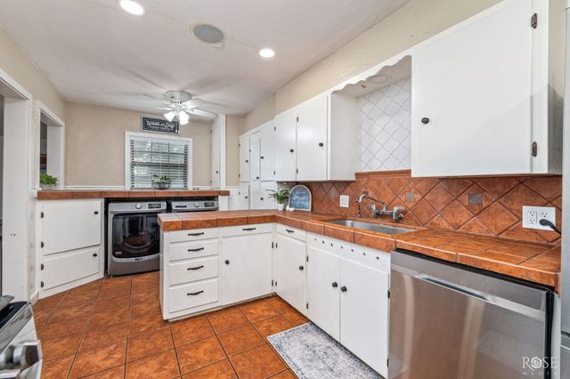 906 N Adams Street, San Angelo, TX 76901