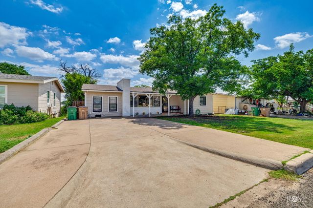 906 N Adams Street, San Angelo, TX 76901