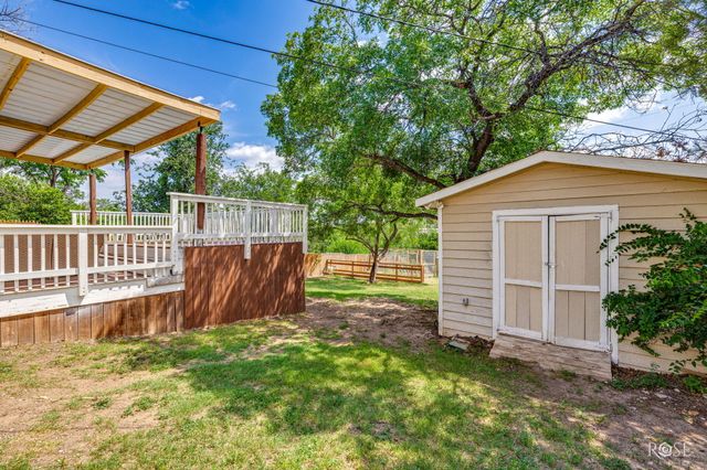 906 N Adams Street, San Angelo, TX 76901