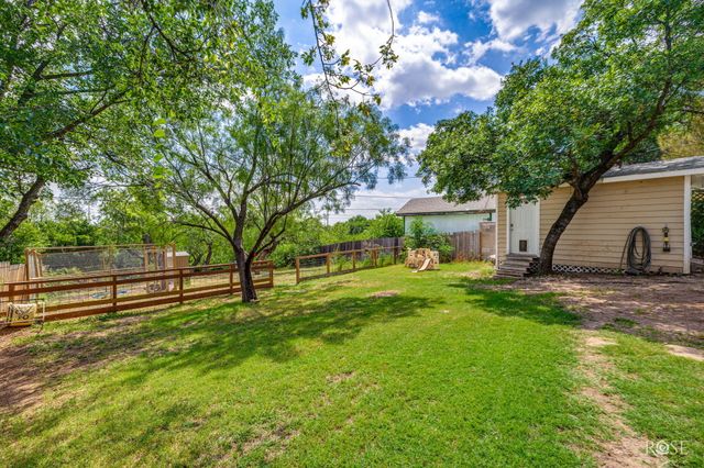 906 N Adams Street, San Angelo, TX 76901
