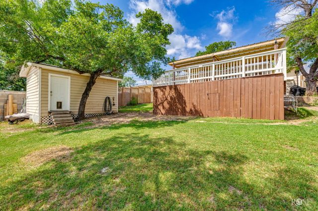 906 N Adams Street, San Angelo, TX 76901