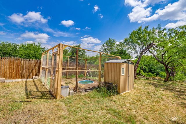 906 N Adams Street, San Angelo, TX 76901