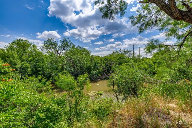 906 N Adams Street, San Angelo, TX 76901