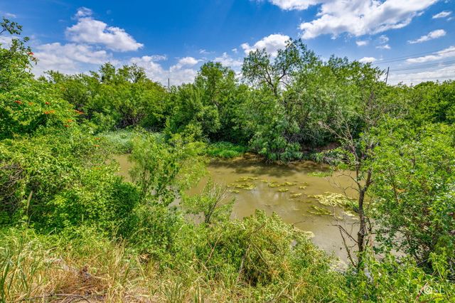 906 N Adams Street, San Angelo, TX 76901