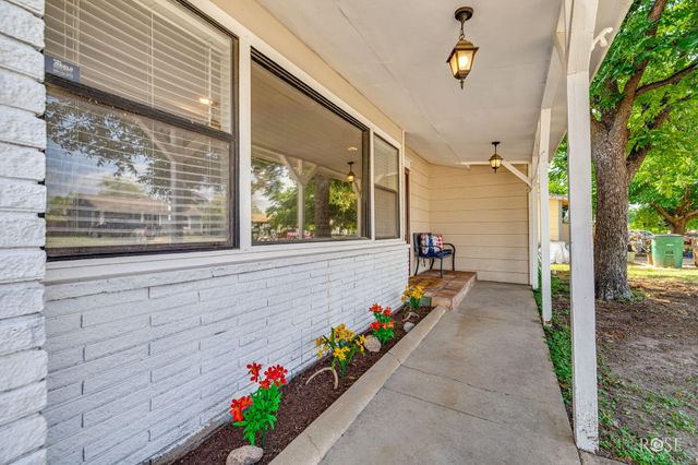 906 N Adams Street, San Angelo, TX 76901