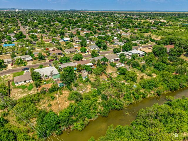 906 N Adams Street, San Angelo, TX 76901