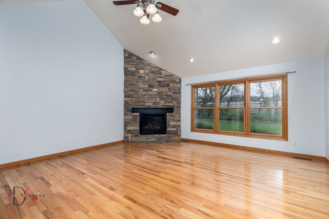 1415 Shaws Lane, Ottawa, IL 61350