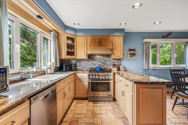 3850 Hillcrest Avenue, Douglaston, NY 11363