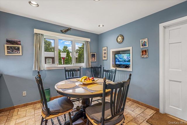 3850 Hillcrest Avenue, Douglaston, NY 11363