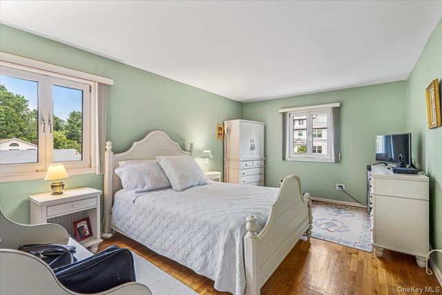 3850 Hillcrest Avenue, Douglaston, NY 11363