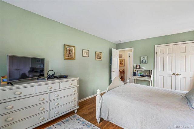 3850 Hillcrest Avenue, Douglaston, NY 11363