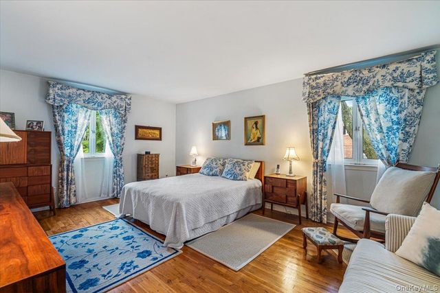 3850 Hillcrest Avenue, Douglaston, NY 11363