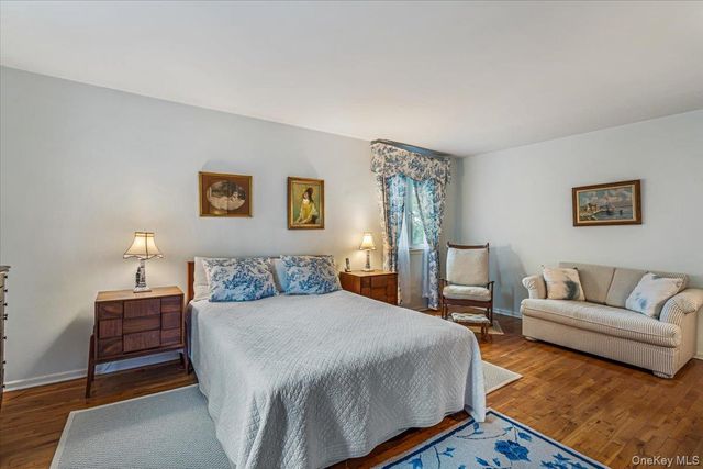 3850 Hillcrest Avenue, Douglaston, NY 11363