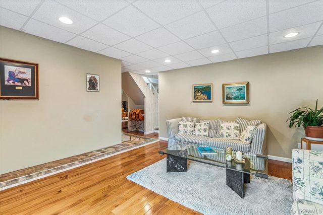 3850 Hillcrest Avenue, Douglaston, NY 11363