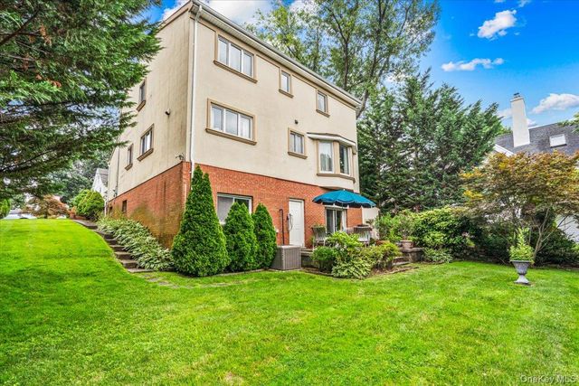 3850 Hillcrest Avenue, Douglaston, NY 11363
