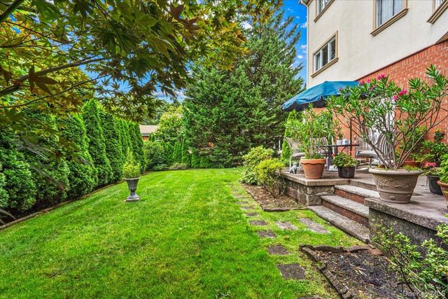 3850 Hillcrest Avenue, Douglaston, NY 11363