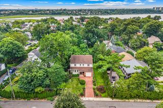 3850 Hillcrest Avenue, Douglaston, NY 11363