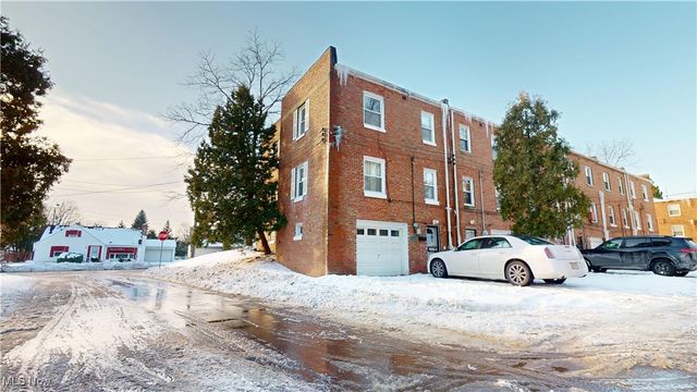 20623 Randolph Pky, Highland Hills, OH 44122