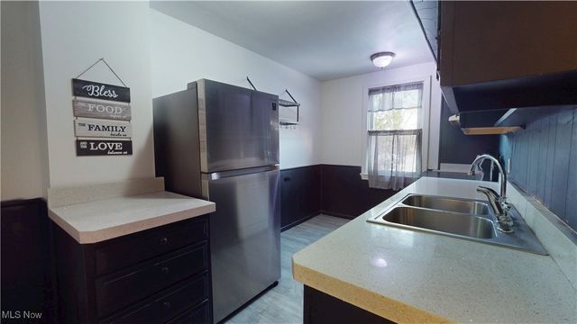 20623 Randolph Pky, Highland Hills, OH 44122