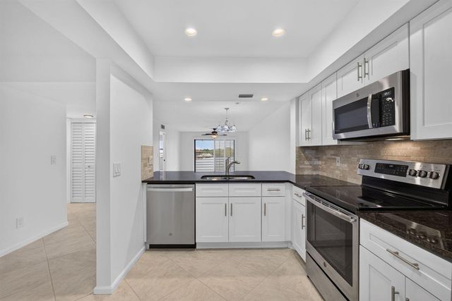 313 LAKE Circle 311, North Palm Beach, FL 33408