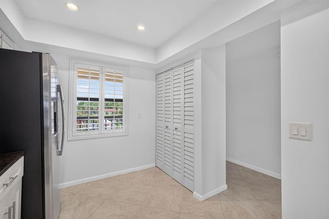 313 LAKE Circle 311, North Palm Beach, FL 33408