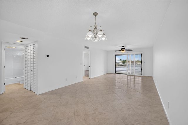 313 LAKE Circle 311, North Palm Beach, FL 33408